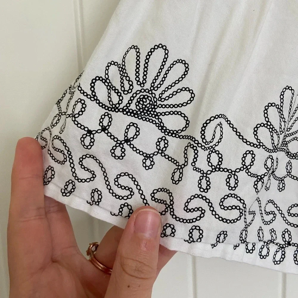 Genuine Kids from Oshkosh toddler girl’s embroidered skirt —‎ 4T